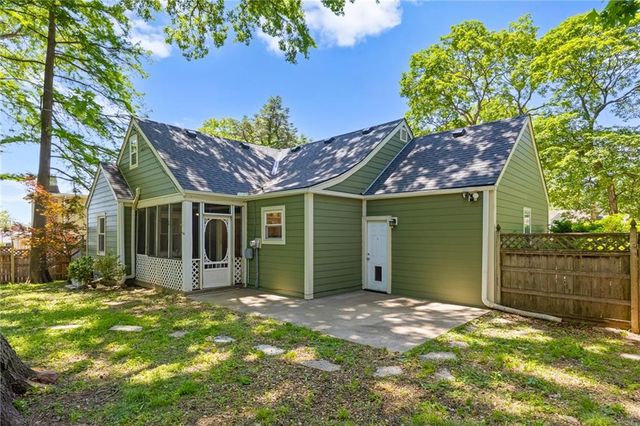 5813 RIGGS Street, Mission, KS 66202