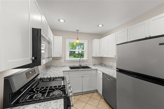 5813 RIGGS Street, Mission, KS 66202