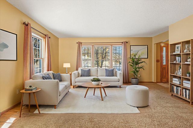 2563 Colony Circle, Saint Cloud, MN 56303