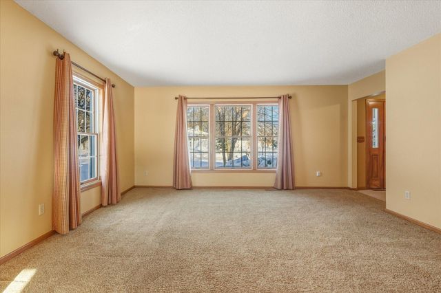 2563 Colony Circle, Saint Cloud, MN 56303