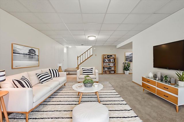 2563 Colony Circle, Saint Cloud, MN 56303