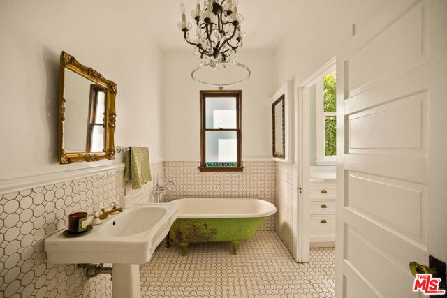 1062 Sanborn Avenue, Los Angeles, CA 90029