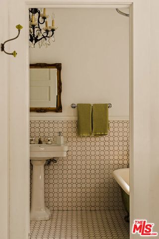 1062 Sanborn Avenue, Los Angeles, CA 90029