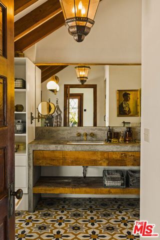 1062 Sanborn Avenue, Los Angeles, CA 90029