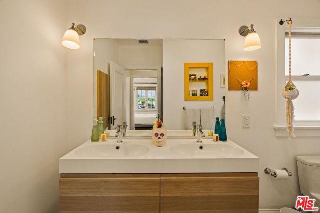 1062 Sanborn Avenue, Los Angeles, CA 90029