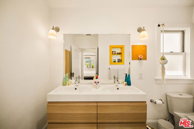 1062 Sanborn Avenue, Los Angeles, CA 90029