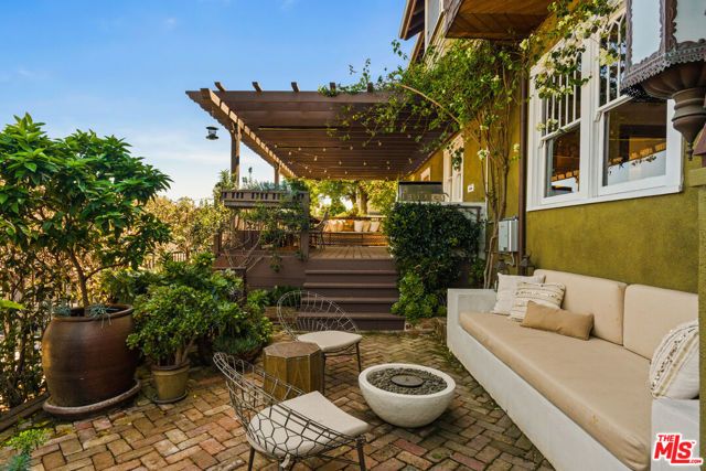 1062 Sanborn Avenue, Los Angeles, CA 90029