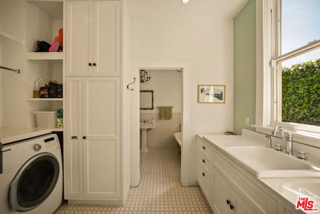 1062 Sanborn Avenue, Los Angeles, CA 90029