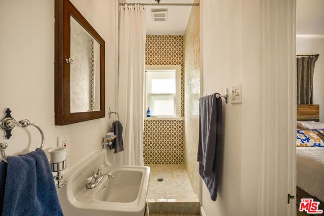 1062 Sanborn Avenue, Los Angeles, CA 90029