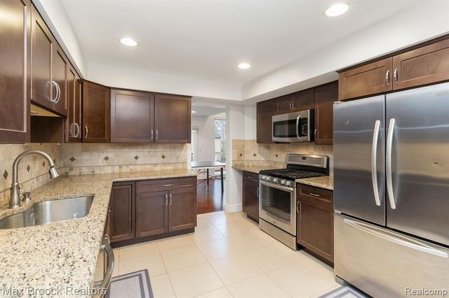 6322 Aspen Ridge Boulevard, West Bloomfield, MI 48322