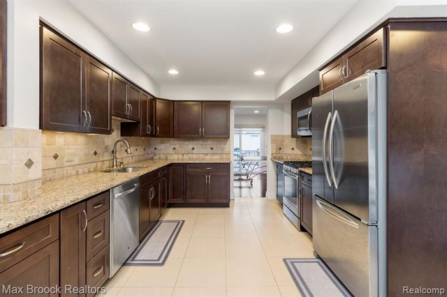 6322 Aspen Ridge Boulevard, West Bloomfield, MI 48322