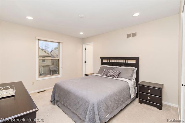 6322 Aspen Ridge Boulevard, West Bloomfield, MI 48322