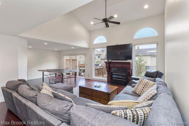 6322 Aspen Ridge Boulevard, West Bloomfield, MI 48322