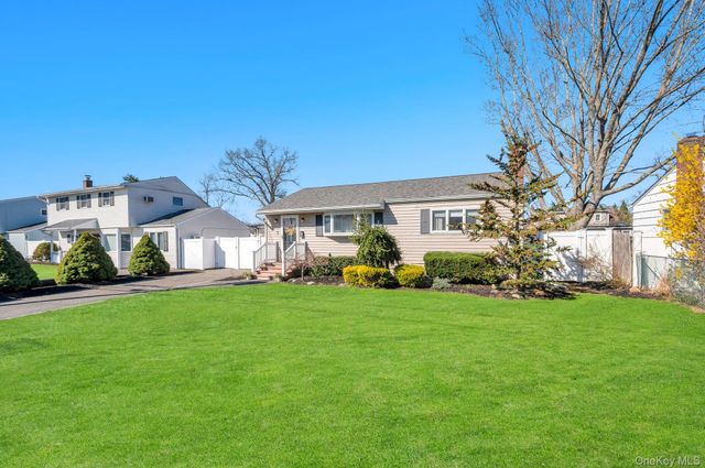 28 Saint Joseph Avenue, Ronkonkoma, NY 11779