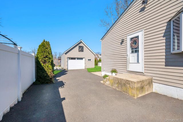 28 Saint Joseph Avenue, Ronkonkoma, NY 11779