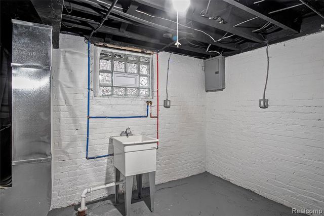 427 Melbourne, Detroit, MI 48202