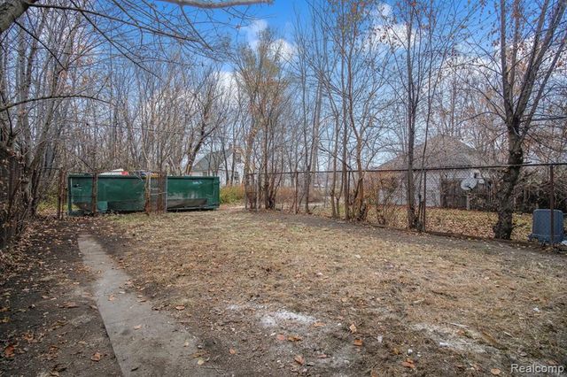 427 Melbourne, Detroit, MI 48202