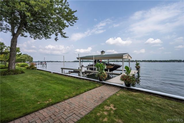 4875 East River Road, Grand Island, NY 14072