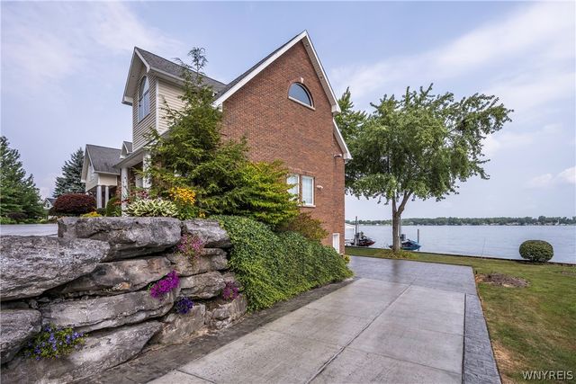 4875 East River Road, Grand Island, NY 14072