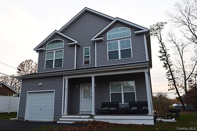 2 Winfield Davis Drive, Coram, NY 11727