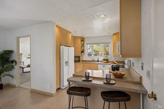 429 Eileen Dr, Sebastopol, CA 95472