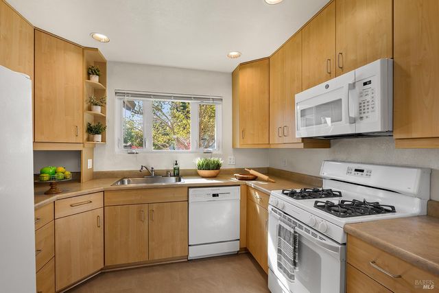 429 Eileen Dr, Sebastopol, CA 95472