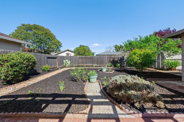 429 Eileen Dr, Sebastopol, CA 95472