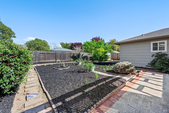 429 Eileen Dr, Sebastopol, CA 95472