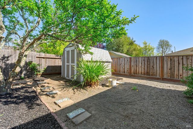 429 Eileen Dr, Sebastopol, CA 95472