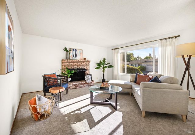 429 Eileen Dr, Sebastopol, CA 95472