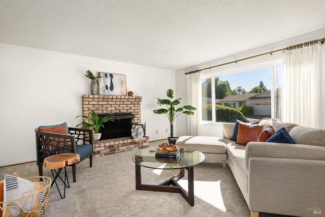 429 Eileen Dr, Sebastopol, CA 95472