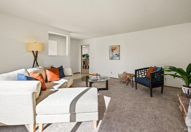 429 Eileen Dr, Sebastopol, CA 95472