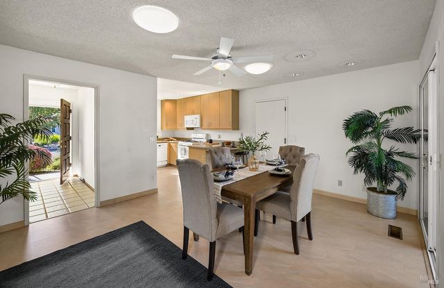 429 Eileen Dr, Sebastopol, CA 95472