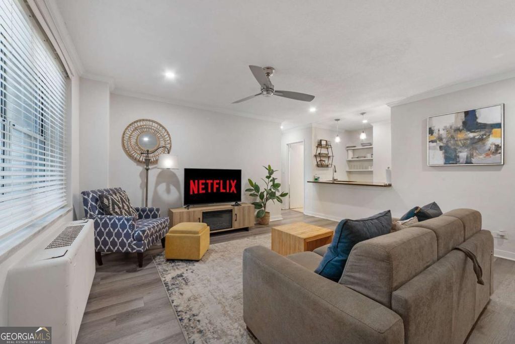 300 Peachtree Street NE 10H, Atlanta, GA 30308