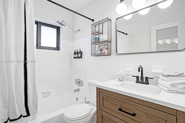 754 NE 40th St A, Fort Lauderdale, FL 33334