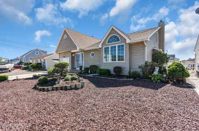 3407 Thistle Avenue, Toms River, NJ 08753