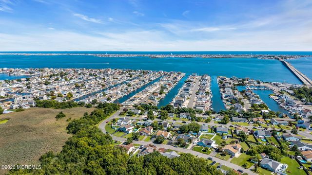 3407 Thistle Avenue, Toms River, NJ 08753