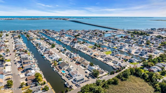 3407 Thistle Avenue, Toms River, NJ 08753