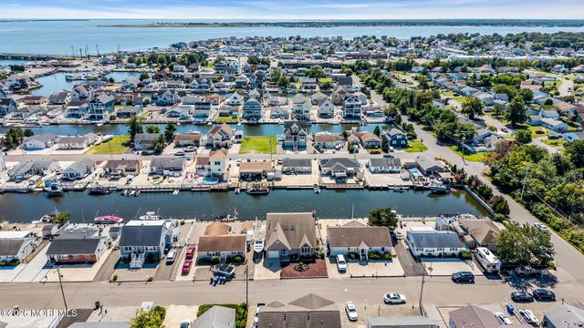 3407 Thistle Avenue, Toms River, NJ 08753