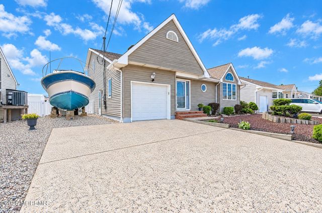 3407 Thistle Avenue, Toms River, NJ 08753