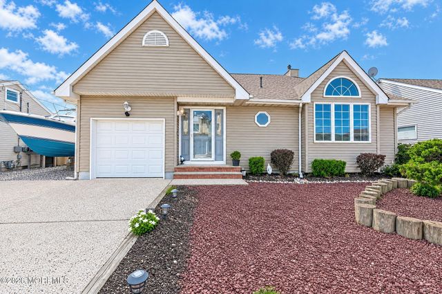 3407 Thistle Avenue, Toms River, NJ 08753