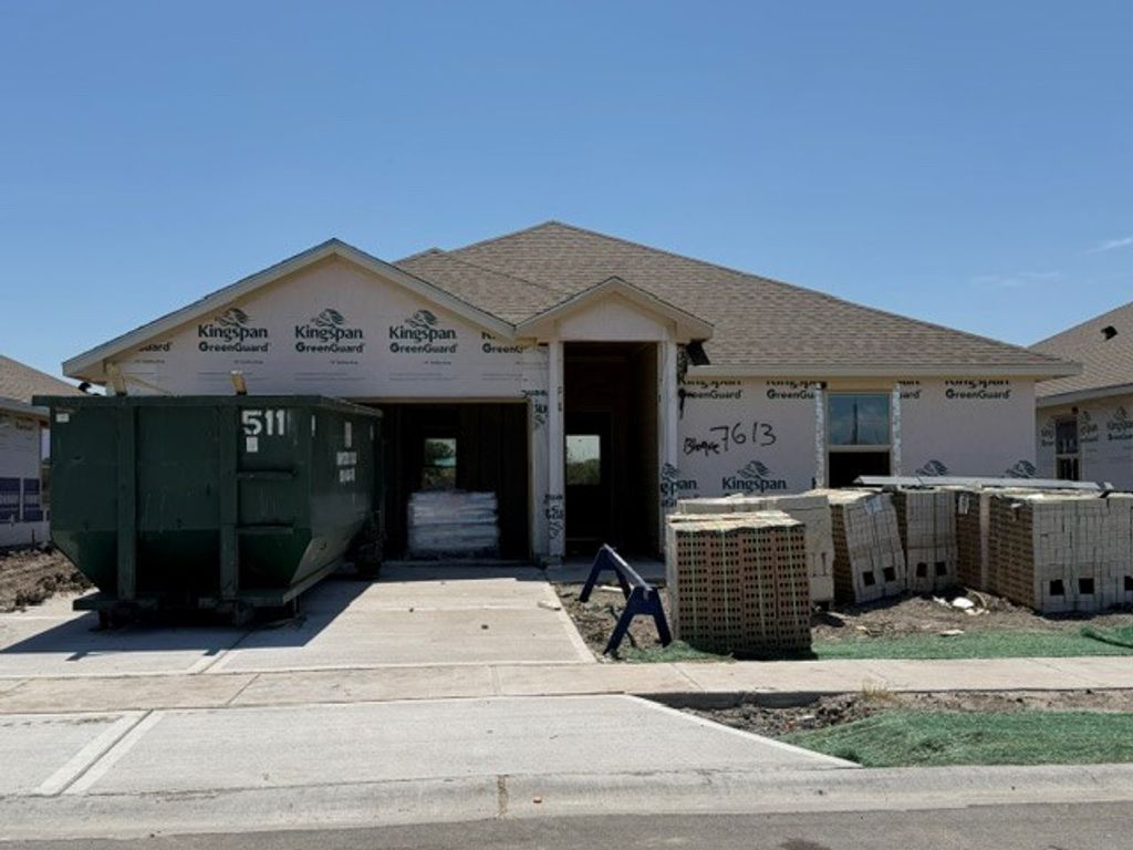 7613 Lacey Dr, Corpus Christi, TX 78414 — exterior