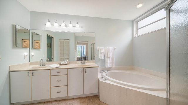 8901 VERANDA WAY 111, Sarasota, FL 34238