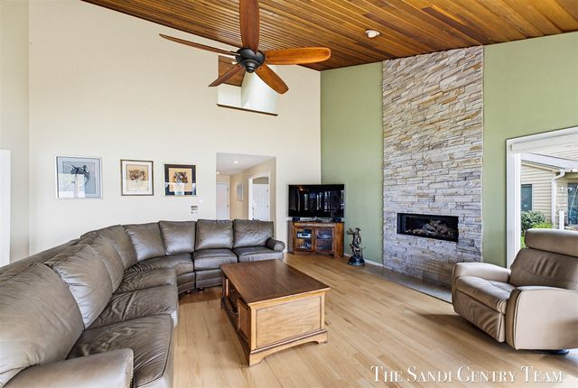 15780 N Prospect Point Drive, Spring Lake, MI 49456