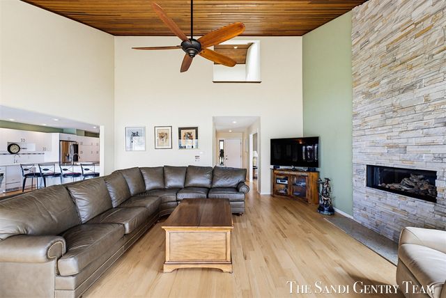 15780 N Prospect Point Drive, Spring Lake, MI 49456