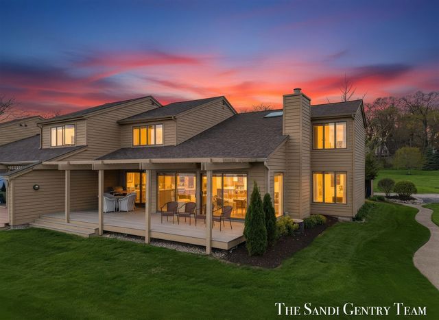 15780 N Prospect Point Drive, Spring Lake, MI 49456
