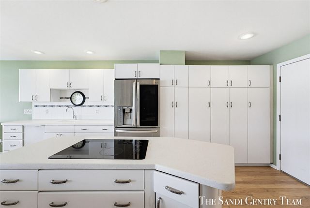 15780 N Prospect Point Drive, Spring Lake, MI 49456
