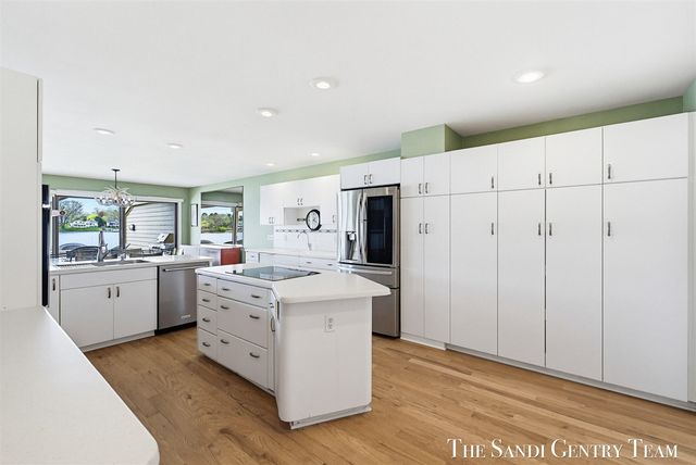 15780 N Prospect Point Drive, Spring Lake, MI 49456