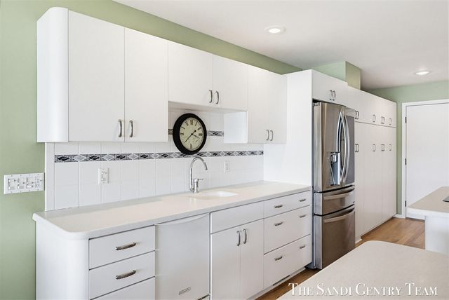 15780 N Prospect Point Drive, Spring Lake, MI 49456