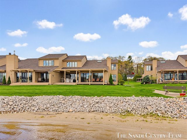 15780 N Prospect Point Drive, Spring Lake, MI 49456
